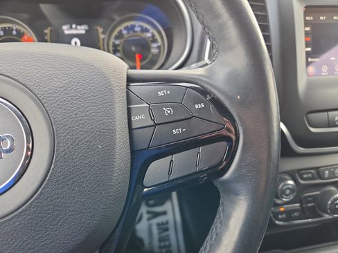 Used 2019 Jeep Cherokee Latitude Plus image 19