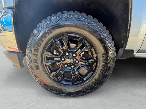 Used 2018 Chevrolet Silverado 1500 LT w/ Texas Edition image 25