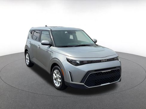 Used 2025 Kia Soul LX w/ LX Technology Package FWD image 3
