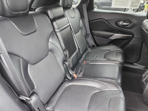 Used 2019 Jeep Cherokee Overland AWD/4WD image 20