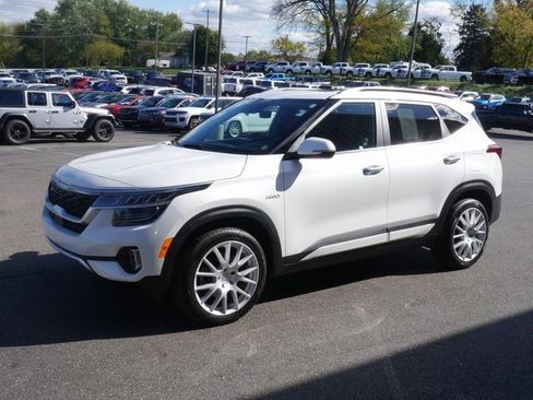 Used 2023 Kia Seltos SX w/ SX Sunroof Package image 9