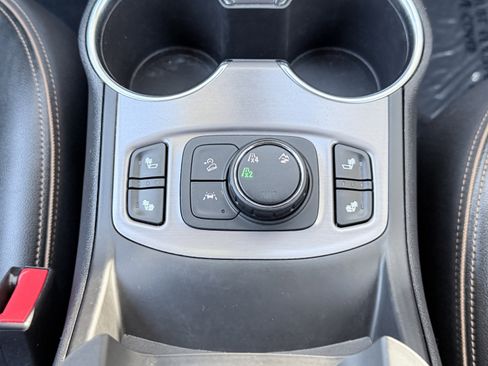 Used 2024 GMC Terrain AT4 image 25