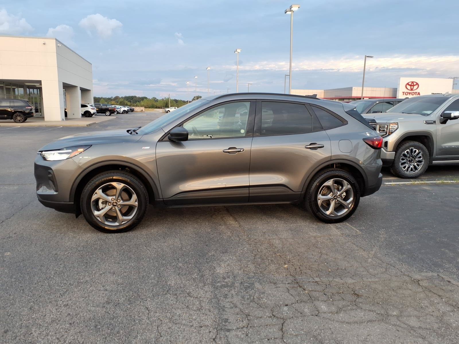 Used 2025 Ford Escape ST-Line AWD/4WD image 3