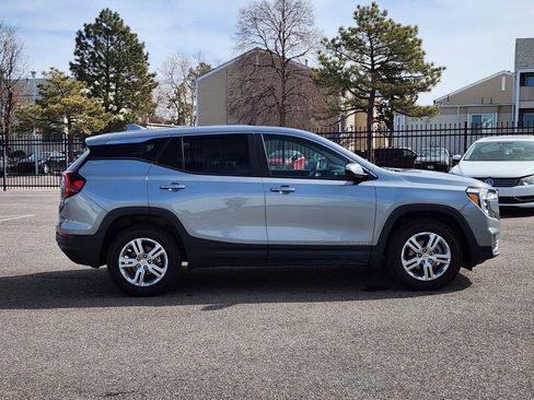 Used 2024 GMC Terrain SLE image 4