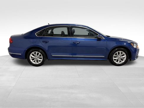 Used 2017 Volkswagen Passat 1.8T S image 4