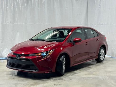 Used 2024 Toyota Corolla LE image 2