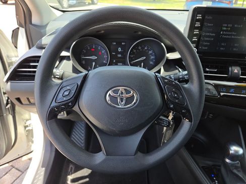 Used 2021 Toyota C-HR LE FWD image 29