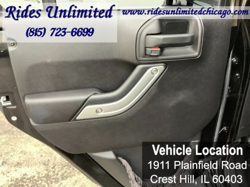 Used 2015 Jeep Wrangler Unlimited Rubicon w/ Dual Top Group AWD/4WD image 23