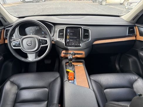 Used 2022 Volvo XC90 T6 Momentum w/ Climate Package image 11