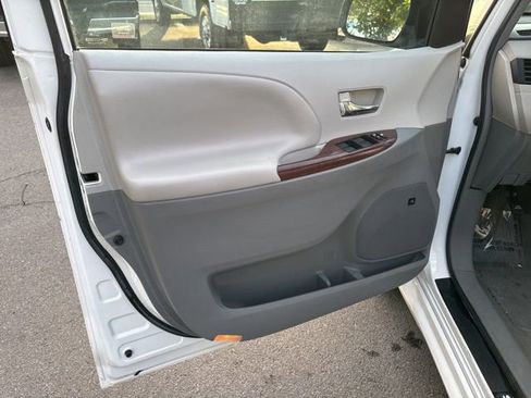 Used 2012 Toyota Sienna XLE w/ XLE Navigation Pkg AWD/4WD image 19