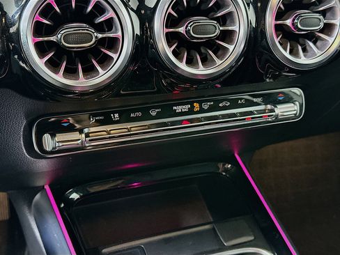 Used 2023 Mercedes-Benz GLA 250 4MATIC w/ Premium Package image 24