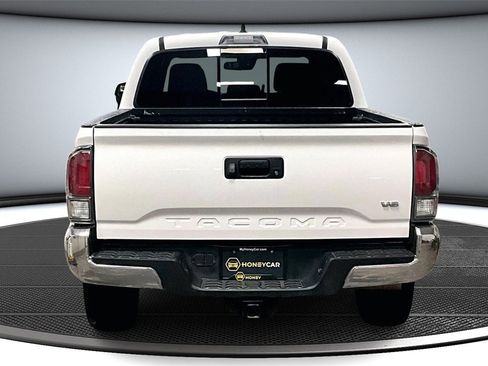 Used 2020 Toyota Tacoma TRD Off-Road image 6