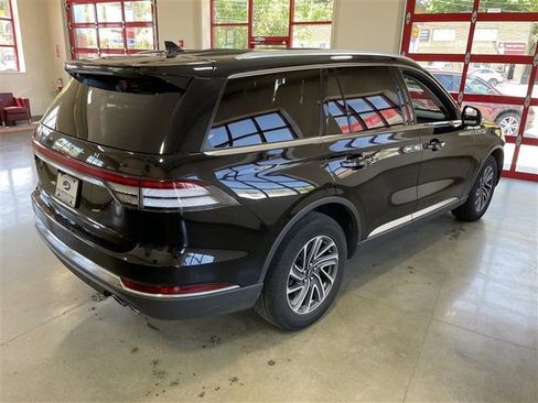 Used 2023 Lincoln Aviator AWD image 8