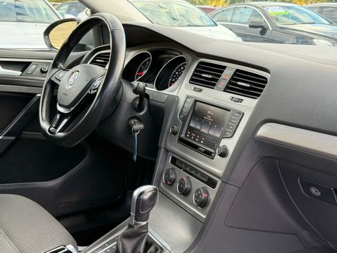 Used 2016 Volkswagen Golf S image 48