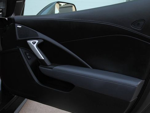 Used 2015 Chevrolet Corvette Z06 w/ 3LZ Preferred Equipment Group RWD image 23