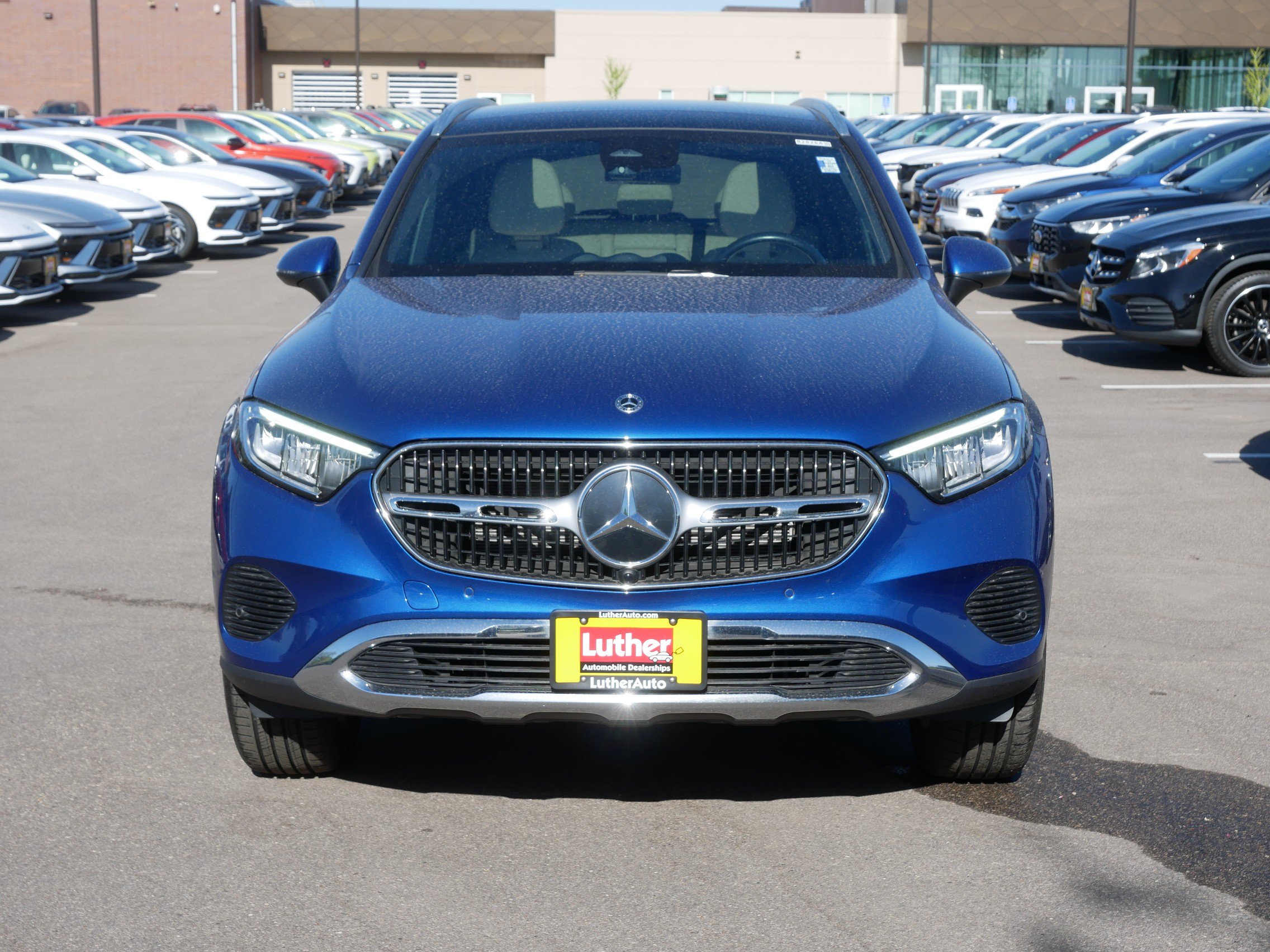 Used 2023 Mercedes-Benz GLC 300 4MATIC image 2