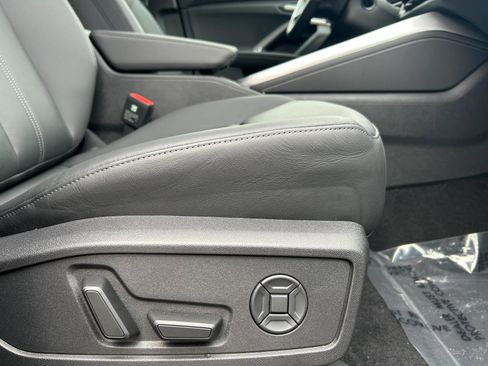 Certified 2025 Audi Q5 Premium w/ Convenience Package image 27