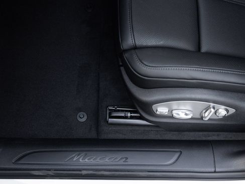 Certified 2026 Porsche Macan AWD/4WD image 21