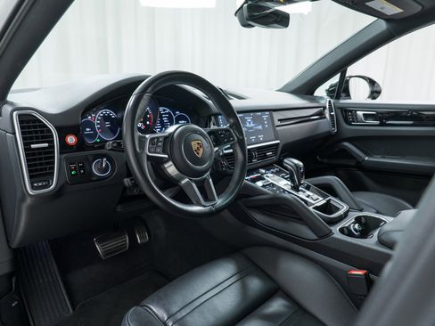 Certified 2020 Porsche Cayenne S image 4