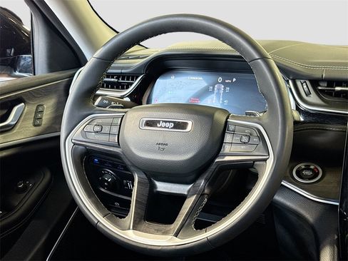 Used 2022 Jeep Grand Cherokee Limited 4xe w/ Luxury Tech Group II image 18