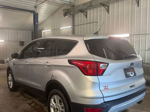 Used 2019 Ford Escape SE image 4