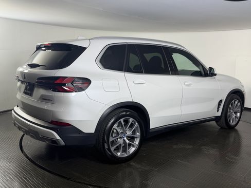 Certified 2025 BMW X5 xDrive50e w/ Premium Package AWD/4WD image 4