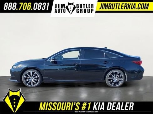 Used 2019 Toyota Avalon XSE w/ All Weather Liner Package FWD image 4