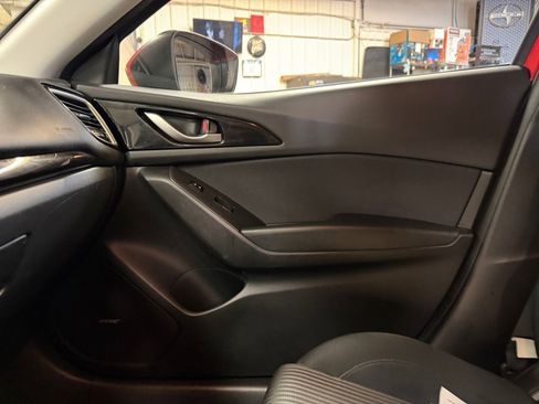 Used 2015 MAZDA MAZDA3 i Touring w/ Technology Package image 34