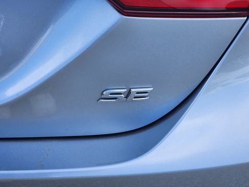 Used 2023 Toyota Camry SE image 11