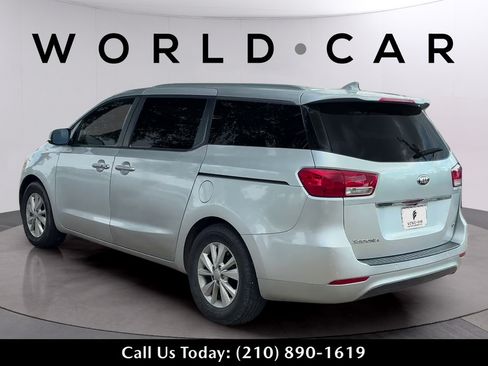 Used 2017 Kia Sedona LX w/ LX Essentials Premium Package FWD image 9