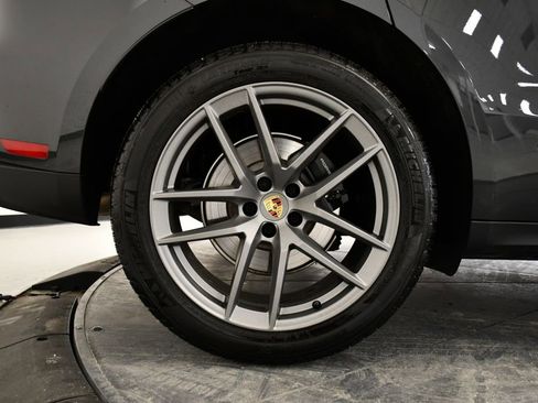 Used 2025 Porsche Macan image 18