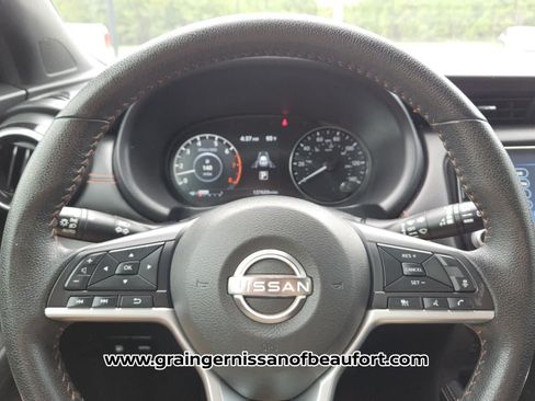 Used 2023 Nissan Kicks SR FWD image 11