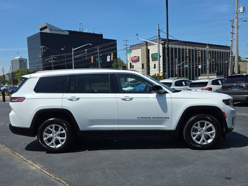 Used 2023 Jeep Grand Cherokee L Limited AWD/4WD image 6