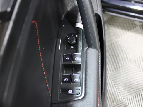 Used 2024 Volkswagen Tiguan SE image 7