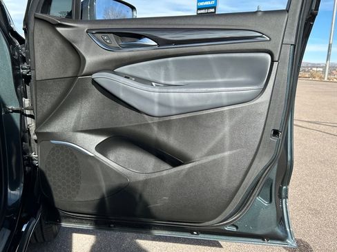 Used 2020 Buick Enclave Essence image 28