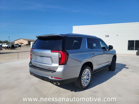 Used 2025 GMC Yukon Denali w/ Sun & Power Step Package image 7