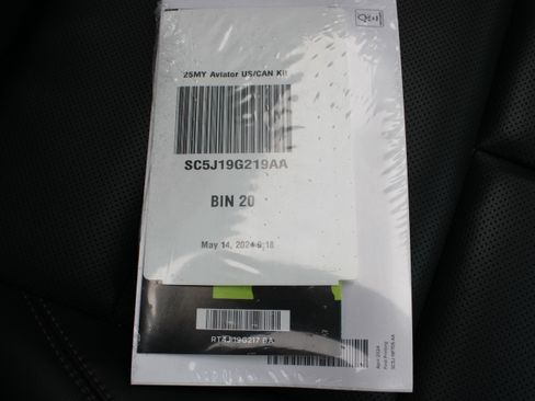 Used 2025 Lincoln Aviator AWD w/ Jet Appearance Package image 28