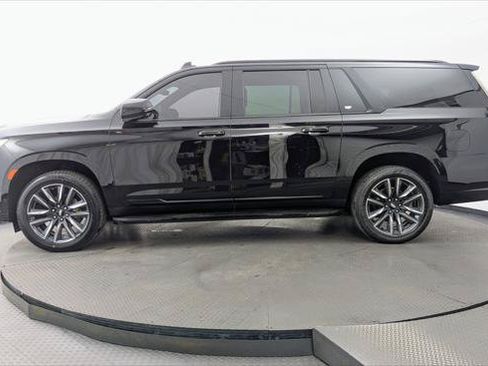Used 2021 Cadillac Escalade ESV Sport AWD/4WD image 3
