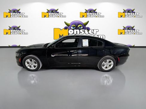 Used 2020 Dodge Charger SXT w/ Leather Interior Group RWD image 7