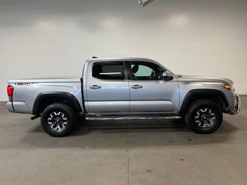 Used 2017 Toyota Tacoma TRD Off-Road AWD/4WD image 2
