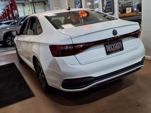 Used 2025 Volkswagen Jetta Sport FWD image 3