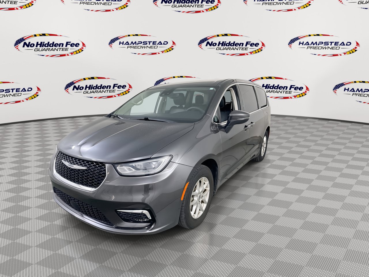 Used 2023 Chrysler Pacifica Touring-L FWD image 5