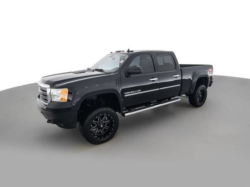 Used 2013 GMC Sierra 2500 Denali w/ Suspension Package, Off-Road AWD/4WD image 9