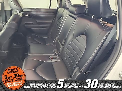 Used 2022 Toyota Highlander XLE image 25