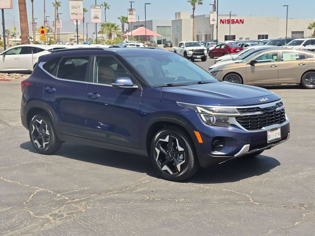 Used 2024 Kia Seltos EX FWD image 6