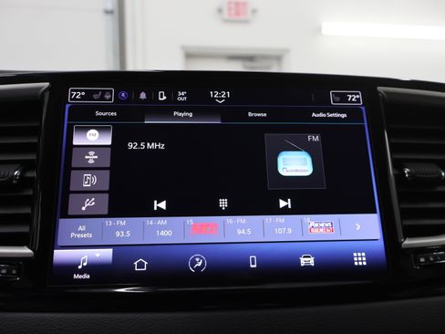 Used 2024 Chrysler Pacifica Touring-L image 52