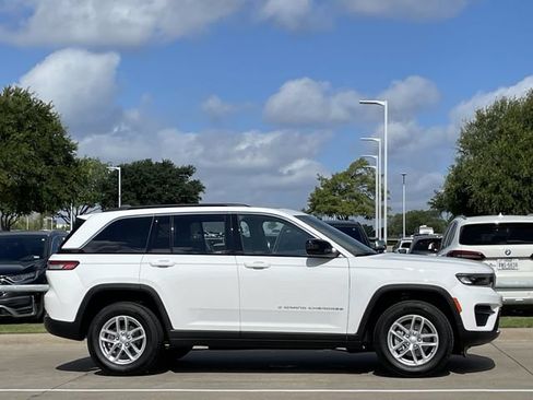 Used 2026 Jeep Grand Cherokee Laredo X AWD/4WD image 3
