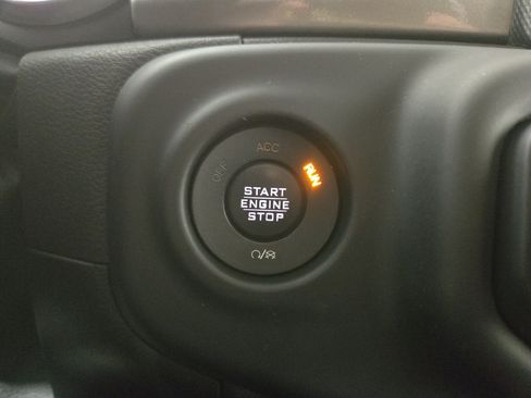 Used 2018 Jeep Wrangler Unlimited Sahara w/ Cold Weather Group image 26