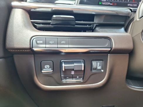 Used 2022 Cadillac Escalade Premium Luxury w/ Performance Package RWD image 23