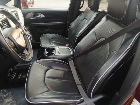 Used 2019 Chrysler Pacifica Limited image 11